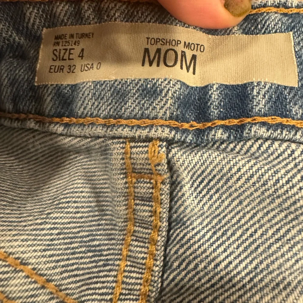 TopShop Moto Mom Denim Distressed Shorts Size 4 - Picture 3 of 4